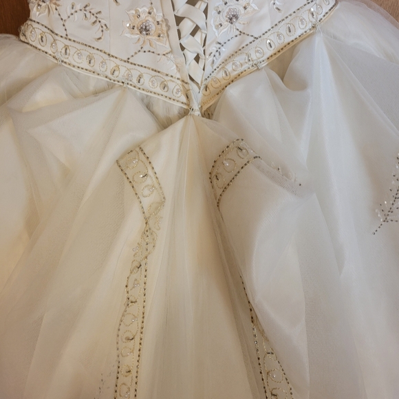 David's Bridal Embellished Ballgown Wedding Dress with Train, Sz 14 - Picture 12 of 16